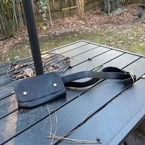 GIGI PIP Leather Navy Blue Belt Bag - Os